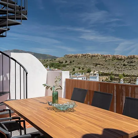 Sea View Penthouse - Magical In The Heart Of The Golf Paradise - Paraiso Pueblo, Benahavis אסטפונה