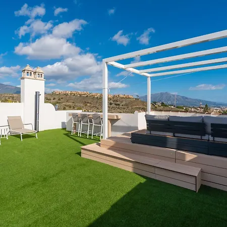 Sea View Penthouse - Magical In The Heart Of The Golf Paradise - Paraiso Pueblo, Benahavis Daire *